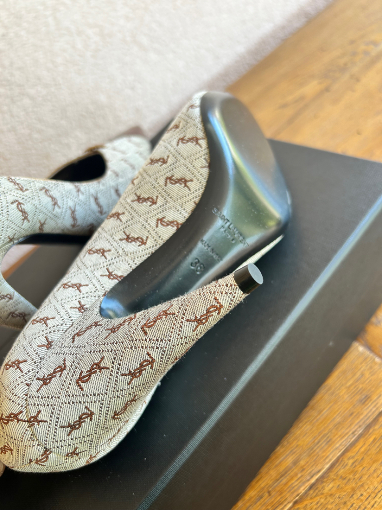 Yves Saint Laurent Escapin