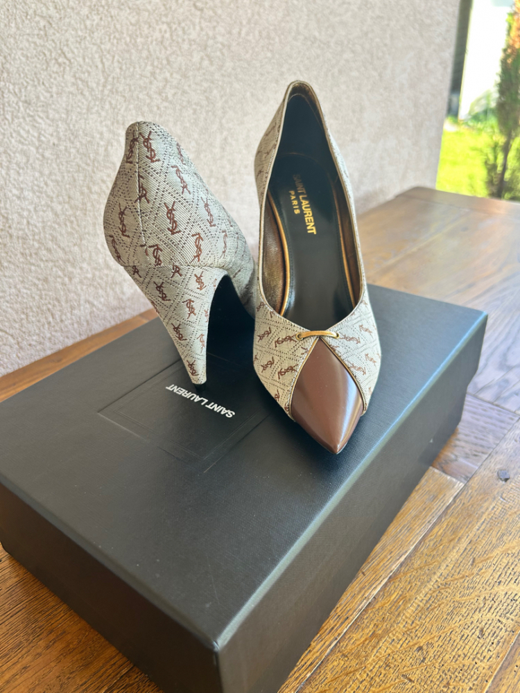 Yves Saint Laurent Escapin