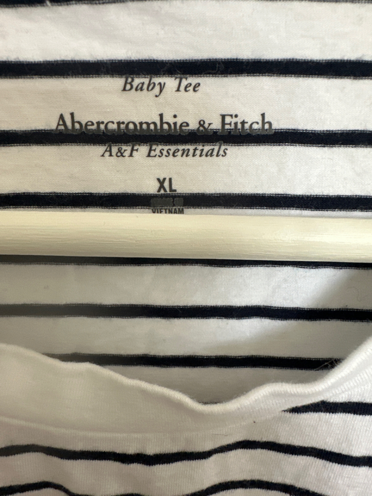 Abercrombie & Fitch Stripped crop baby tee
