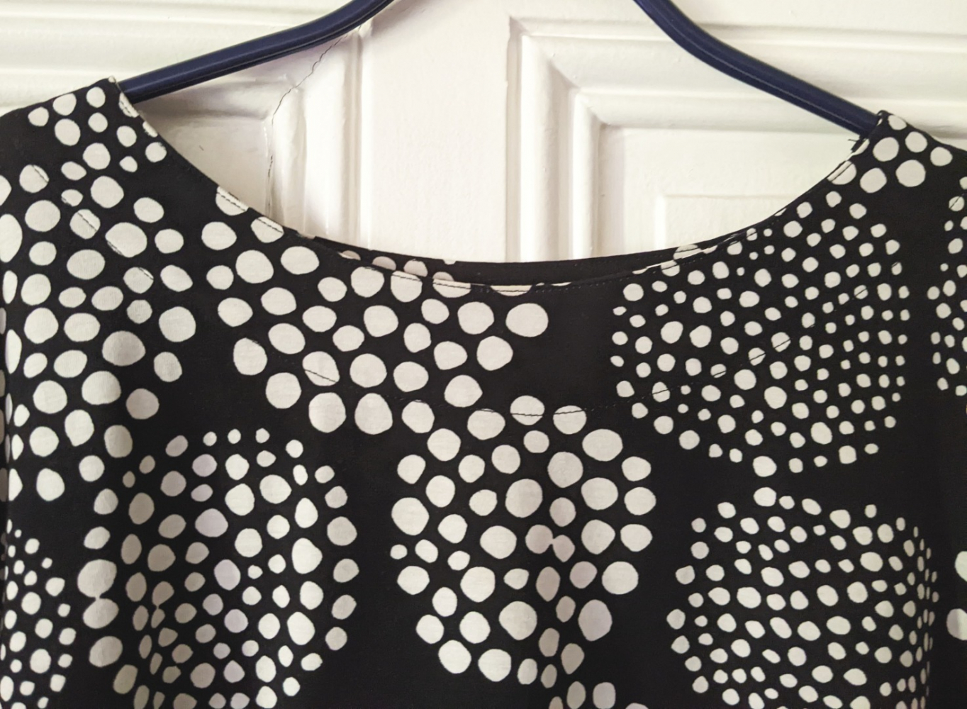 Marimekko : Tunic dress with cream polka dots on a black background L