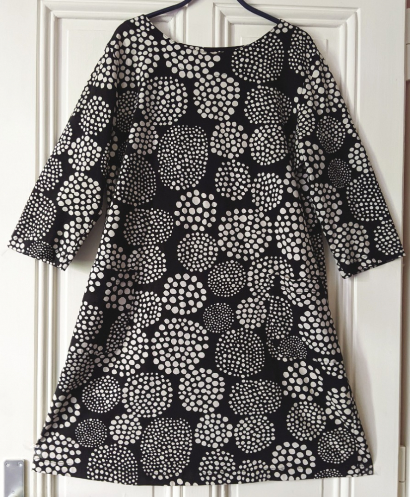 Marimekko : Tunic dress with cream polka dots on a black background L