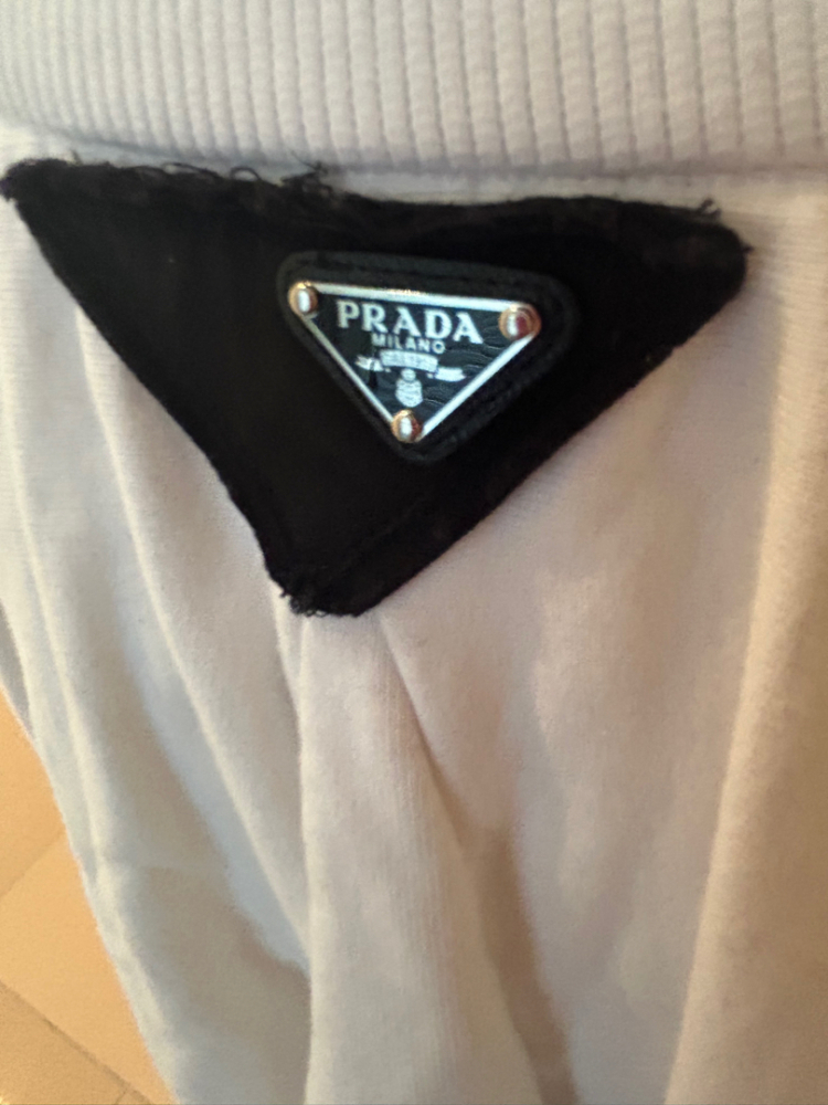 Prada Weißer Rock mit schwarzen Motiven