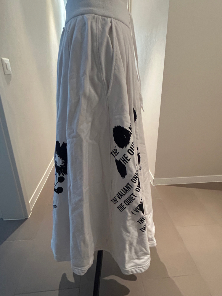 Prada Weißer Rock mit schwarzen Motiven