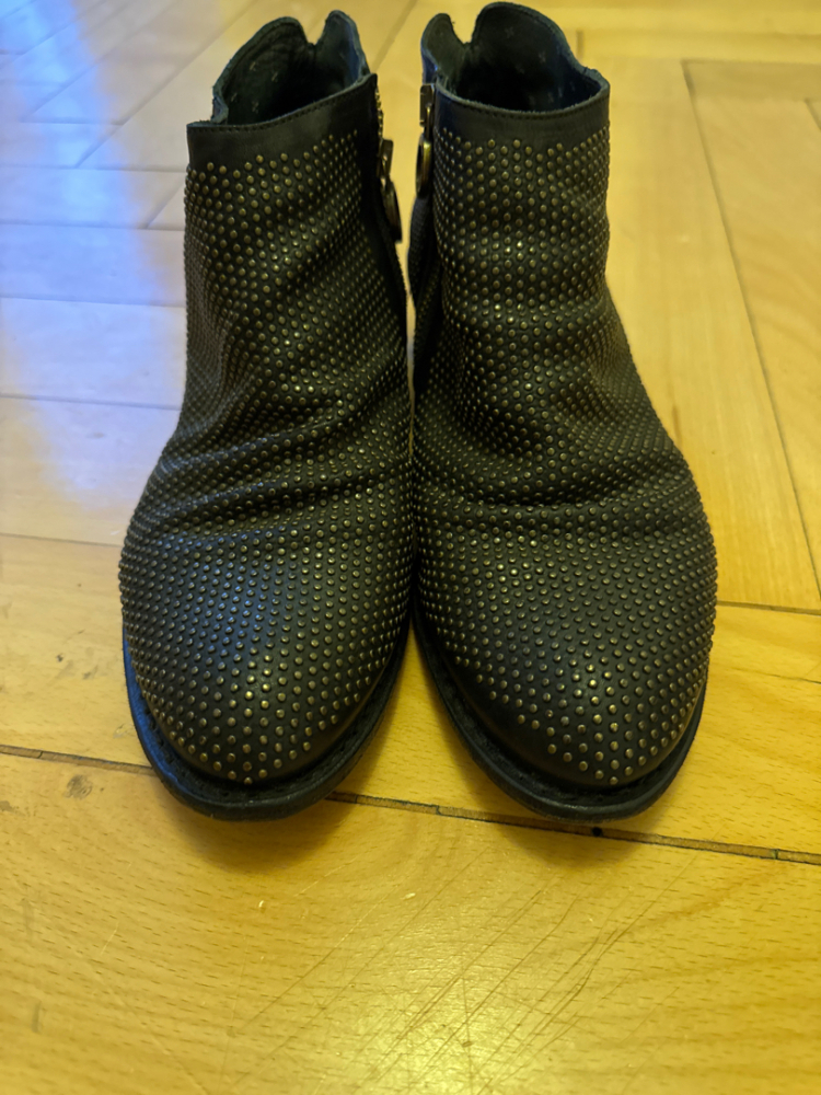 Fiorentini + Baker Bottine avec petits clous en laiton bruni.
