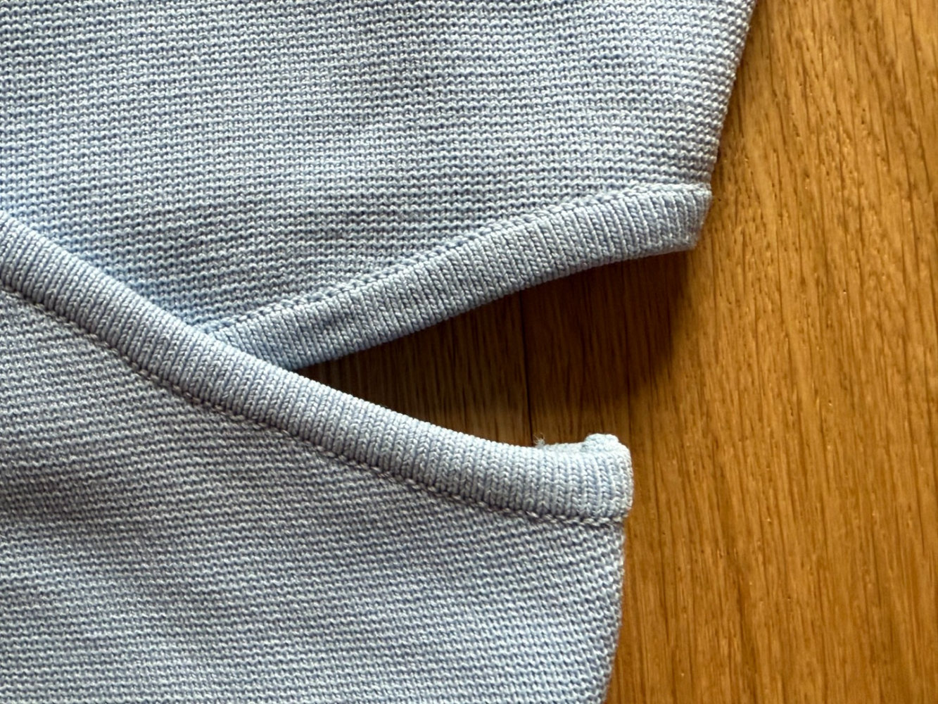 Jonathan Simkhai Crop Top aus Wickelstrick!