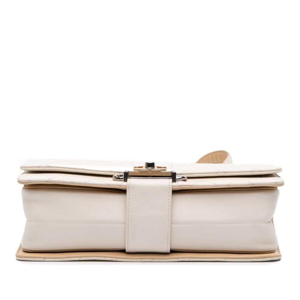 Chanel B Chanel White Pearl Calf Leather CC Stitched skin Chain Flap Italy