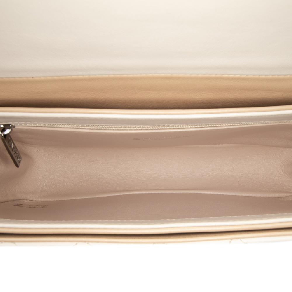 Chanel B Chanel White Pearl Calf Leather CC Stitched skin Chain Flap Italy