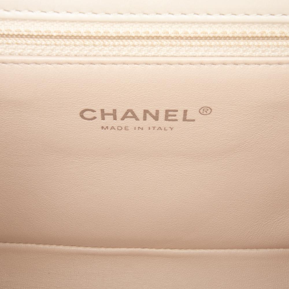 Chanel B Chanel White Pearl Calf Leather CC Stitched skin Chain Flap Italy