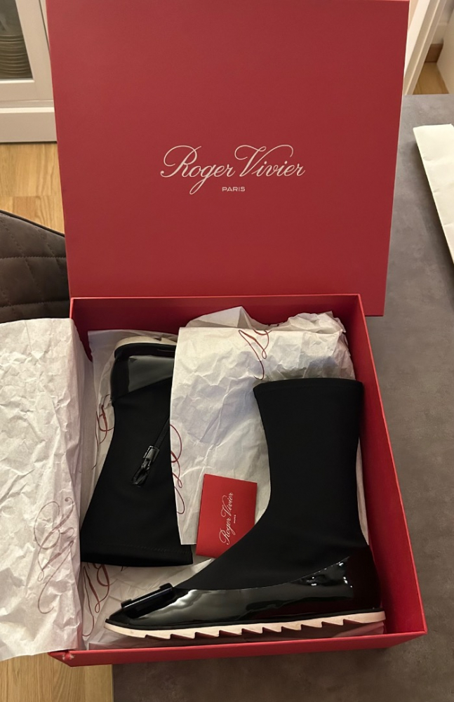 Roger Vivier Gommettine boots