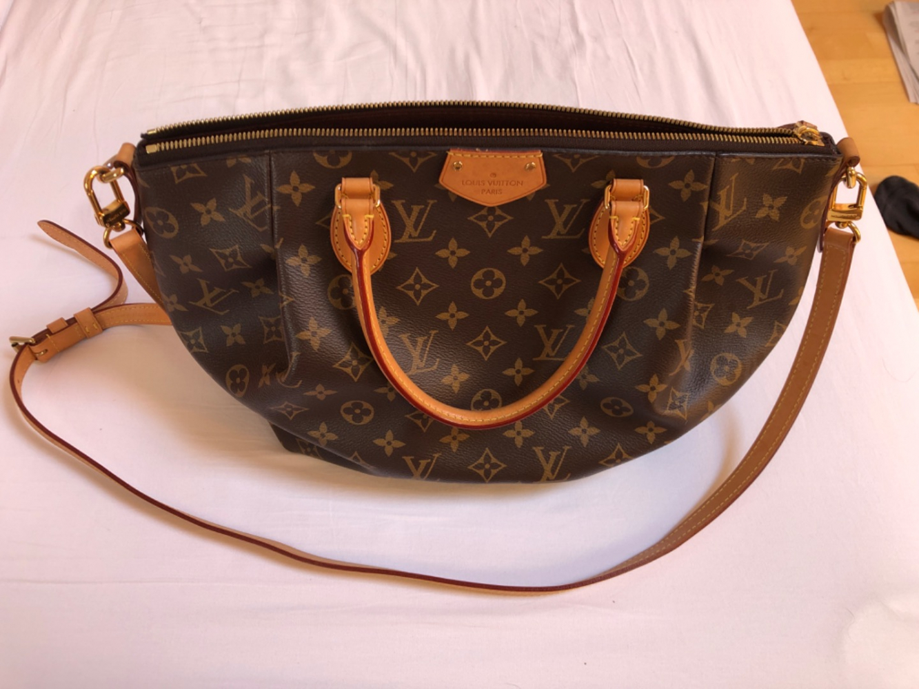 Louis Vuitton Tourenne MM Monogram