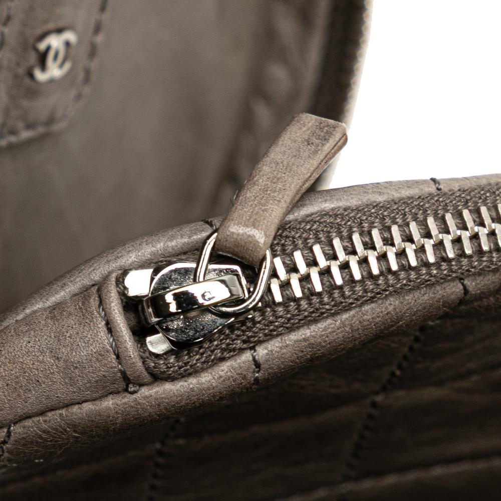 Chanel B Chanel Brown Taupe Calf Leather CC Quilted Aged skin Round Clutch France