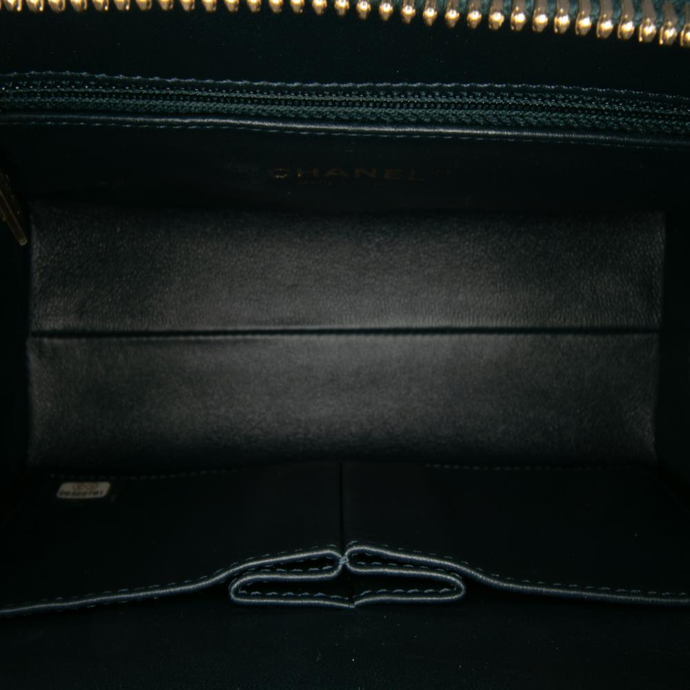 Chanel B Chanel Green Dark Green Calf Leather CC Chevron skin Medal Flap Italy