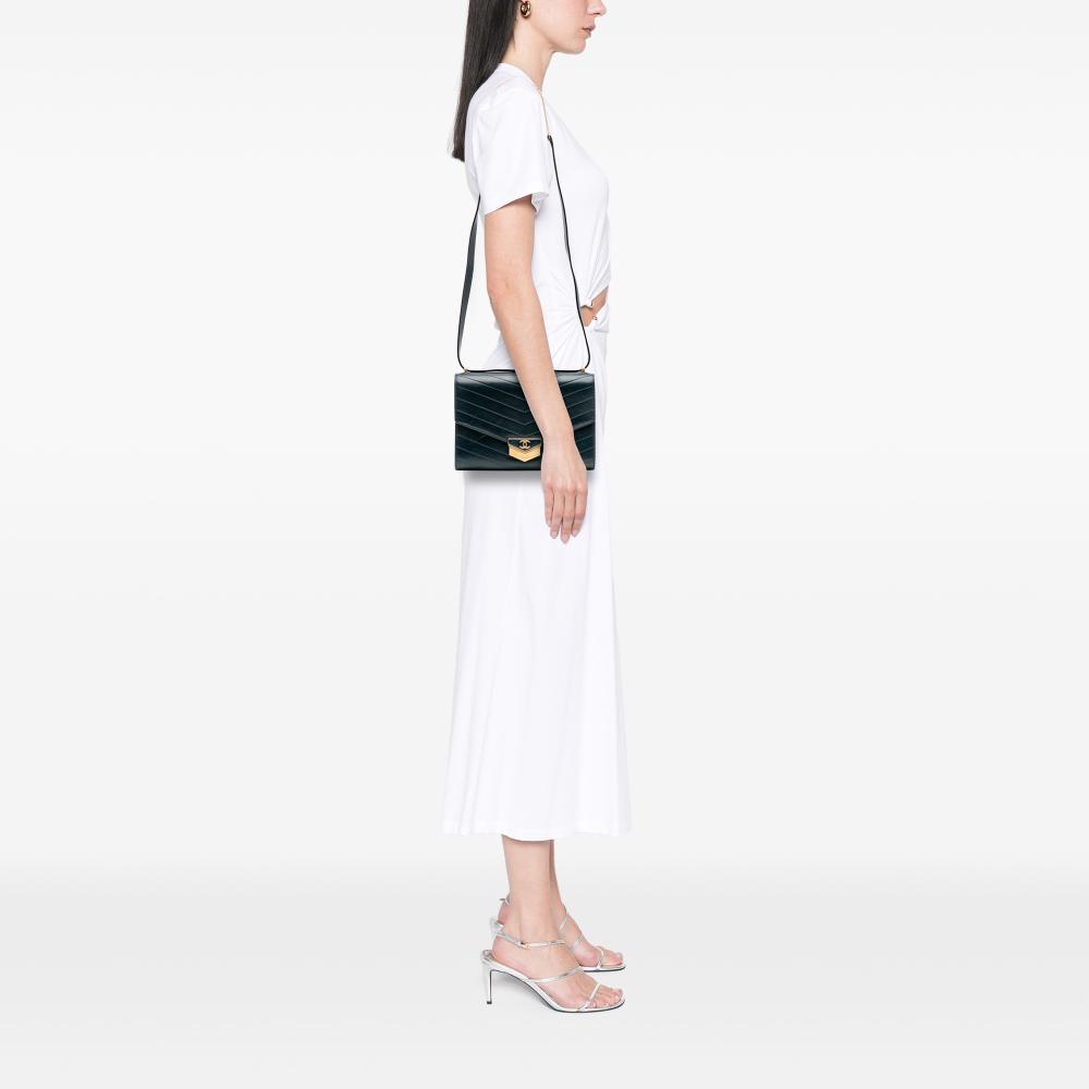 Chanel B Chanel Green Dark Green Calf Leather CC Chevron skin Medal Flap Italy