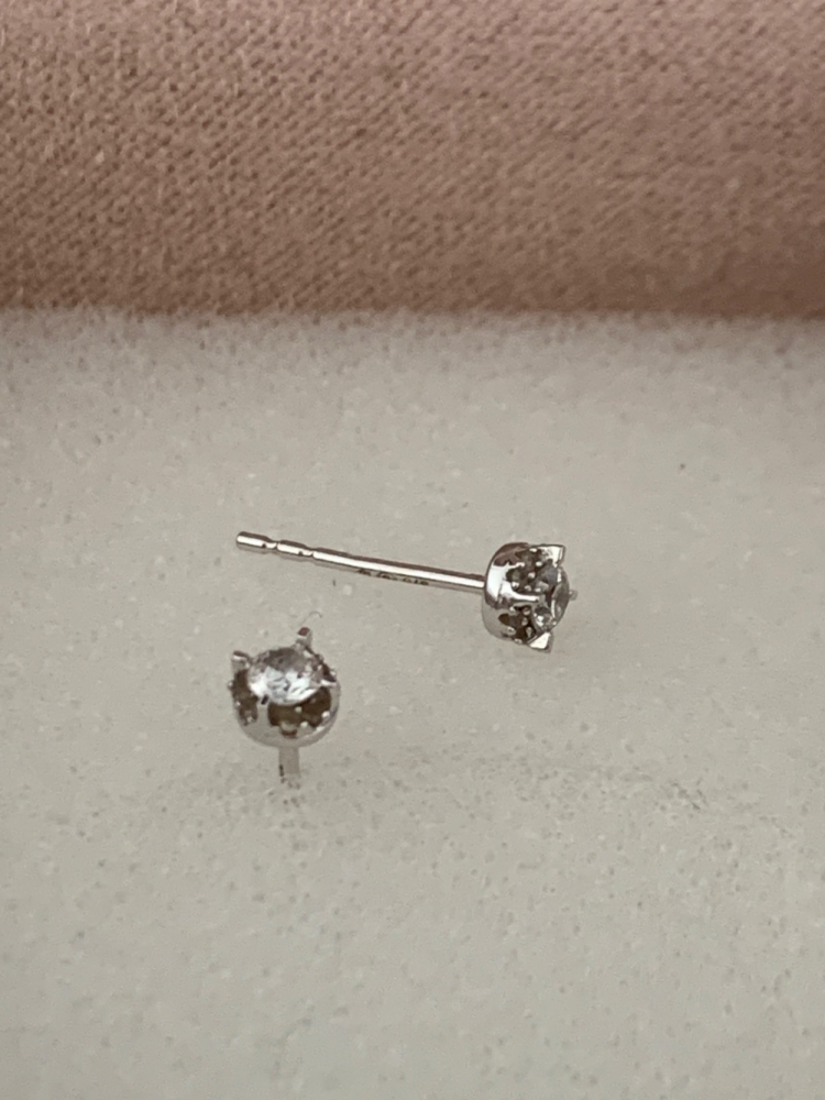 Atelier du diamant Boucles d'oreilles en or blanc et diamant neuves