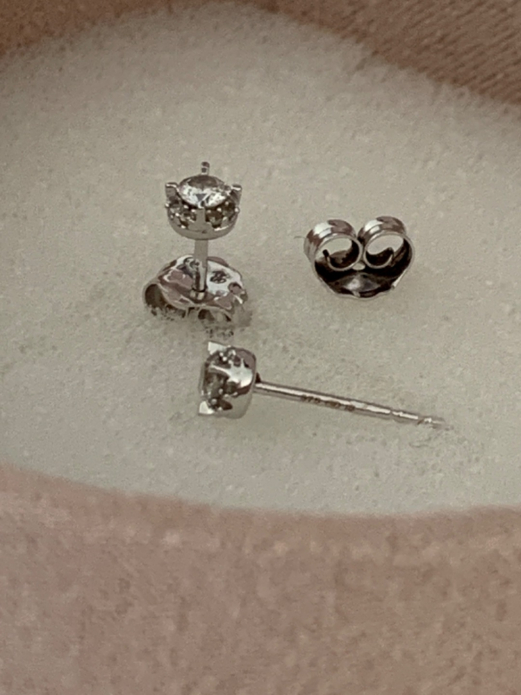 Atelier du diamant Boucles d'oreilles en or blanc et diamant neuves