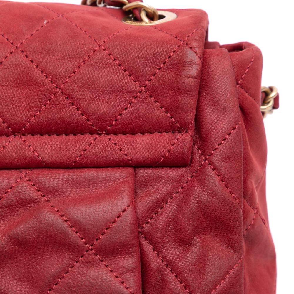 Chanel B Chanel Red Calf Leather Large Aged skin Chic Quilt Flap Italy