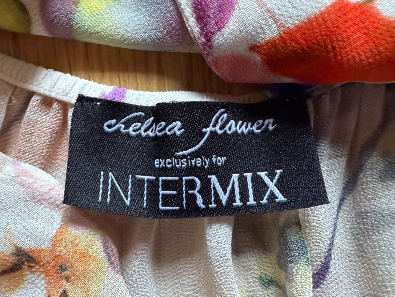 Intermix Chelsea Flower Crossover-Trägerhemd!