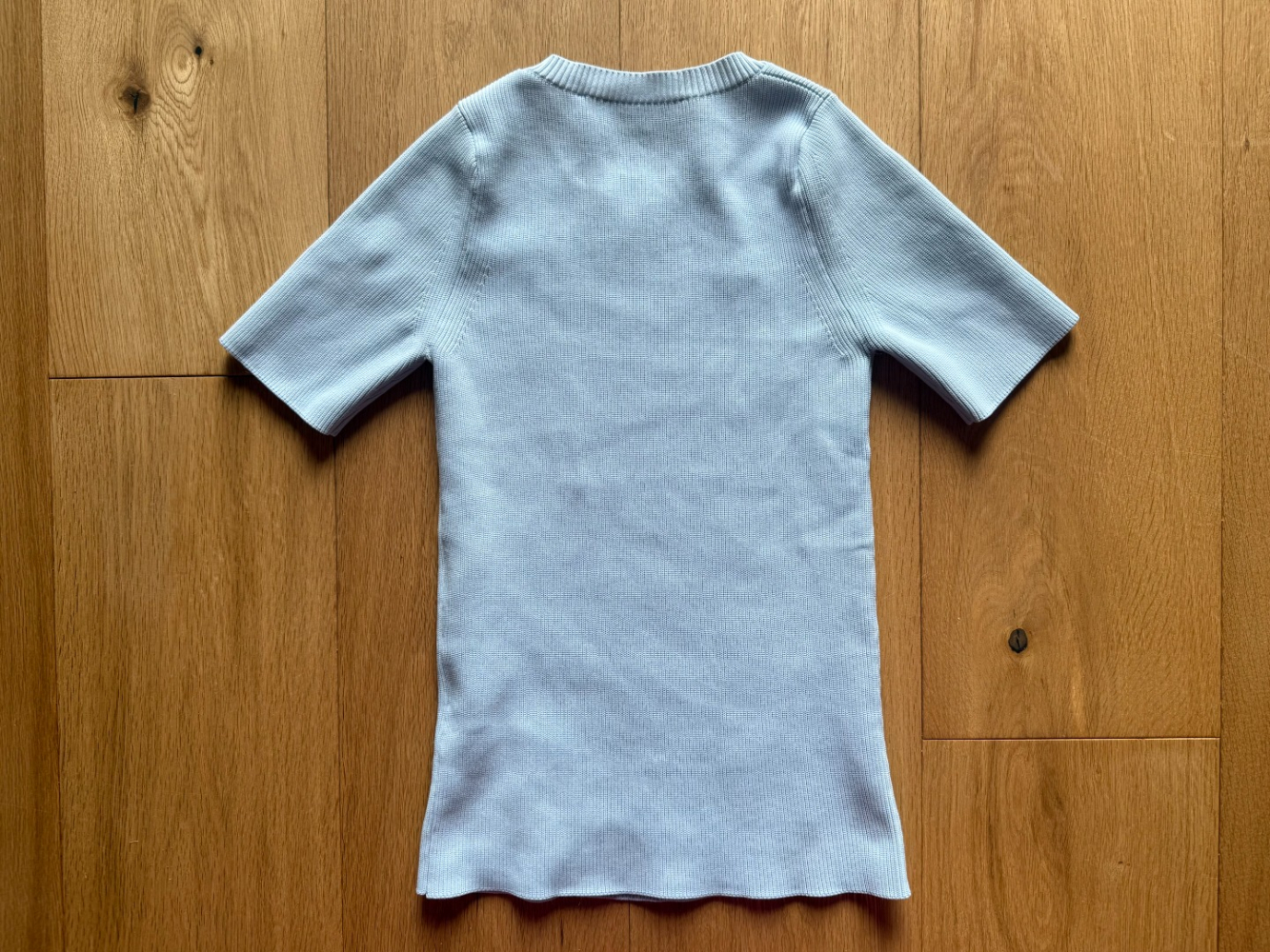 Helmut Lang Tee-shirt bleu marine à côtes !