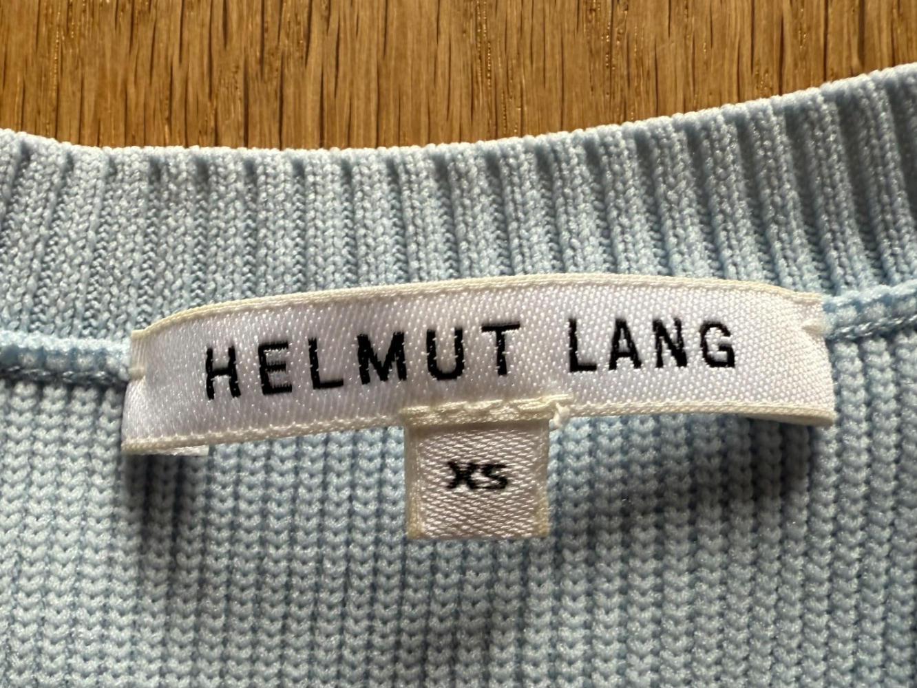 Helmut Lang Tee-shirt bleu marine à côtes !