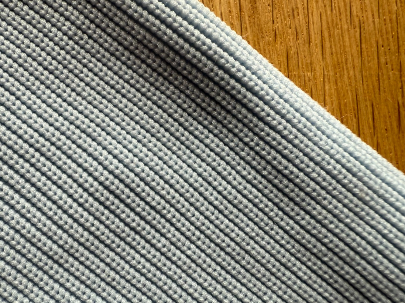 Helmut Lang Tee-shirt bleu marine à côtes !