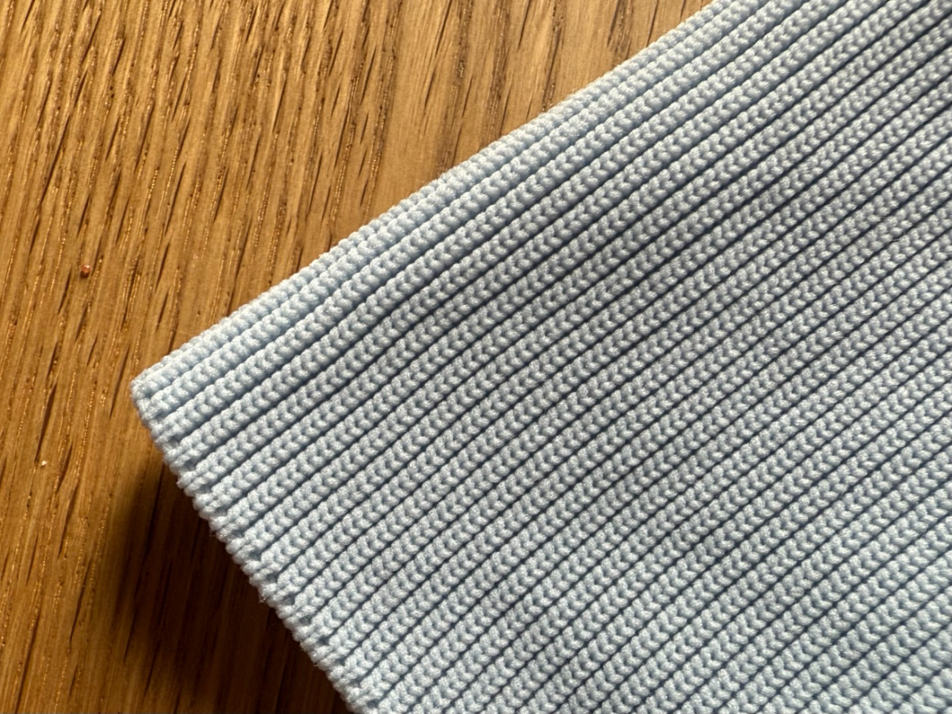 Helmut Lang Tee-shirt bleu marine à côtes !