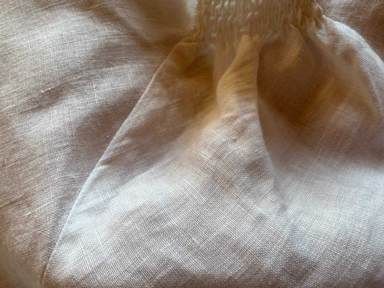 100% Capri Magnifique dos nu en lin à volants, par 100% Capri