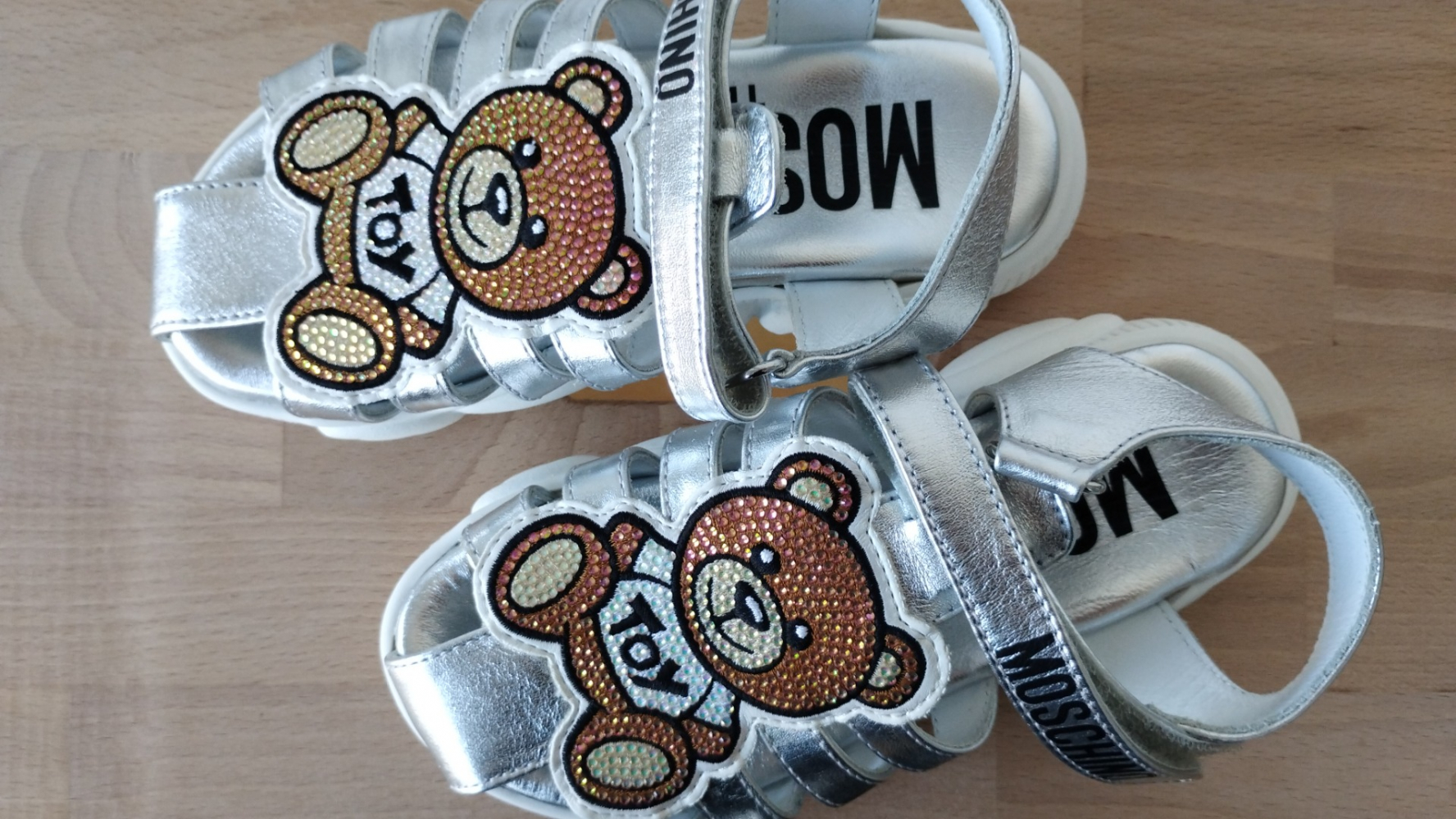 Moschino Ce n'est pas un jouet