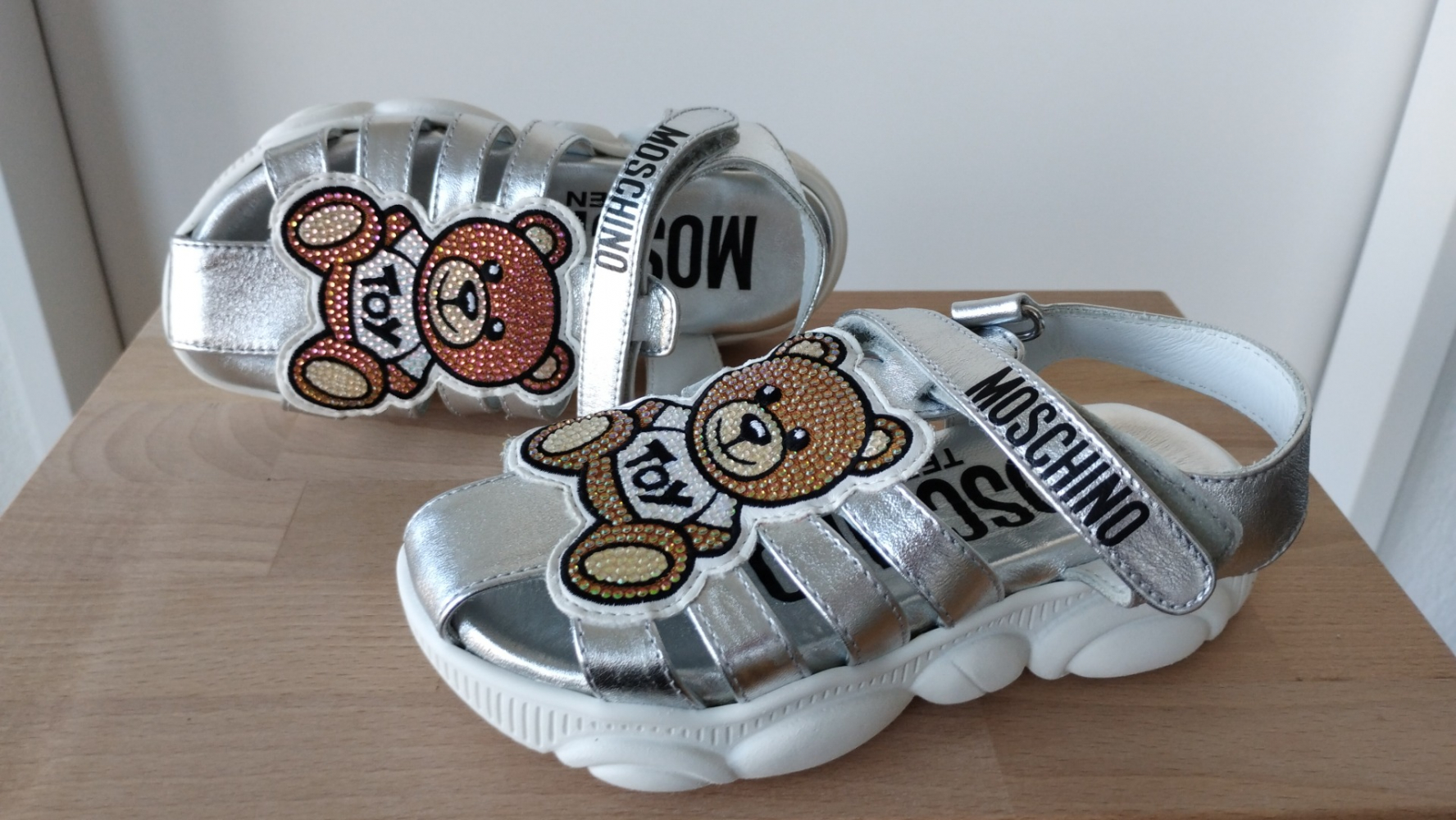 Moschino Ce n'est pas un jouet