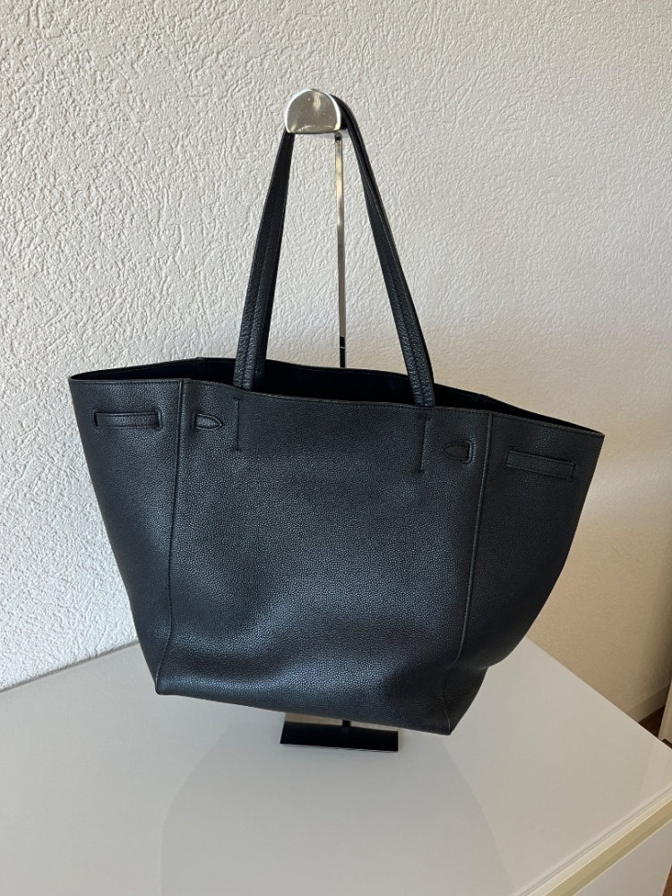 Celine Cabas Phantom