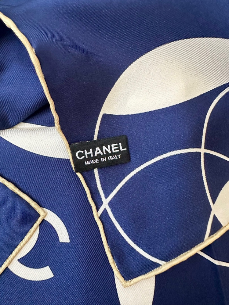 Chanel Foulard