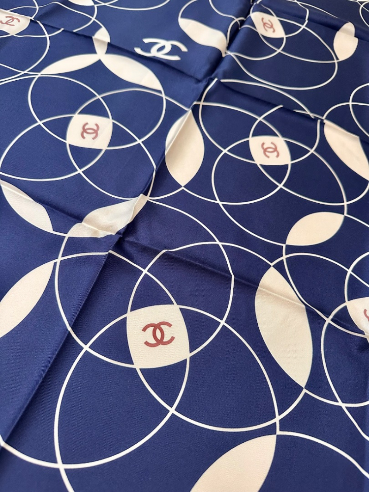 Chanel Foulard