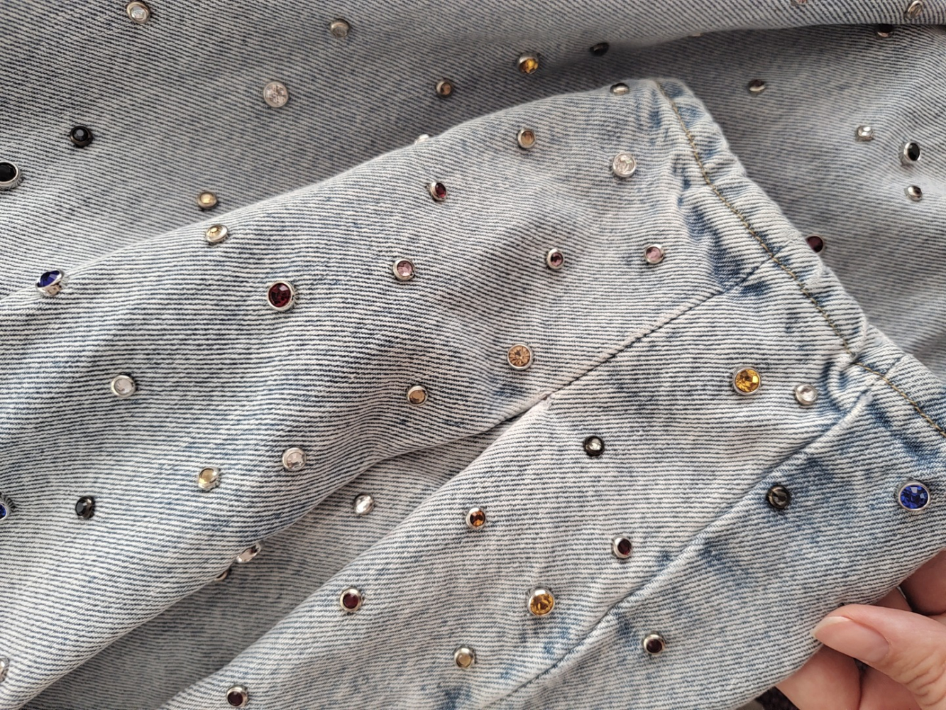 Red Valentino Baggy Jeans mit Strasssteinen