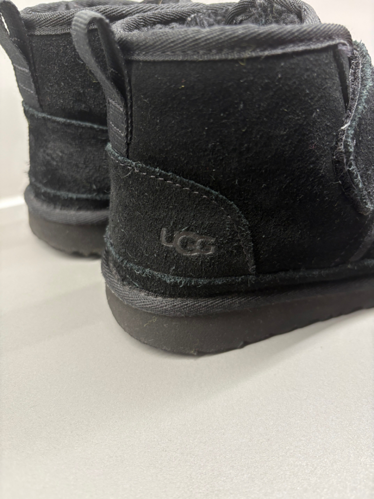 UGG Neumel graphic
