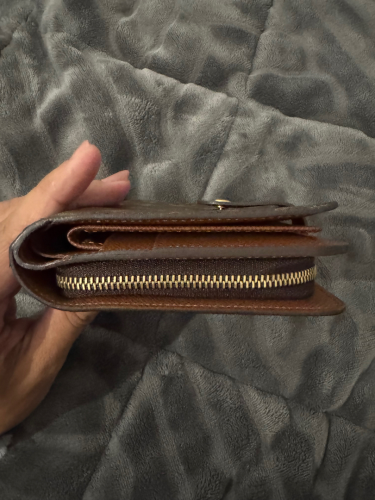 Louis Vuitton Portfolios