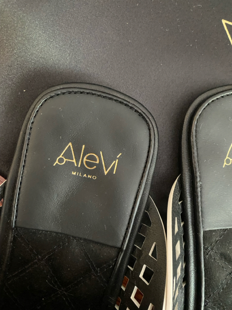 Alevi Milano Schlüpfen