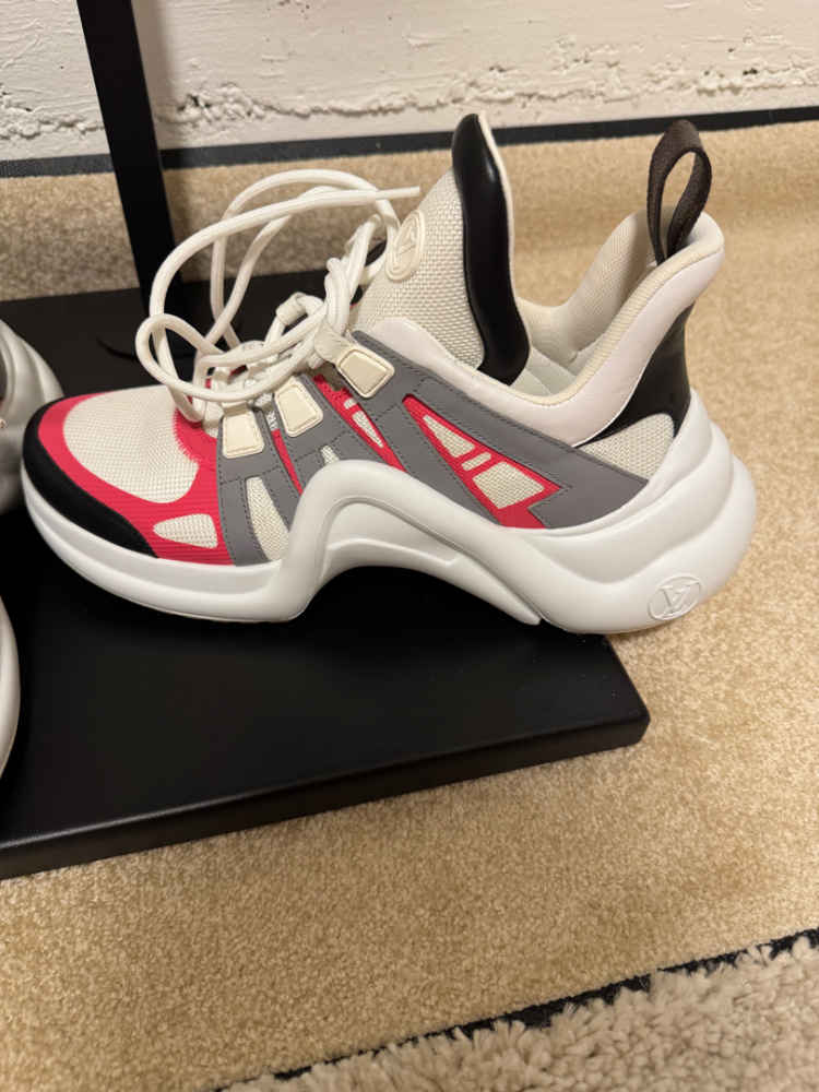 Louis Vuitton Baskets en cuir Archlight