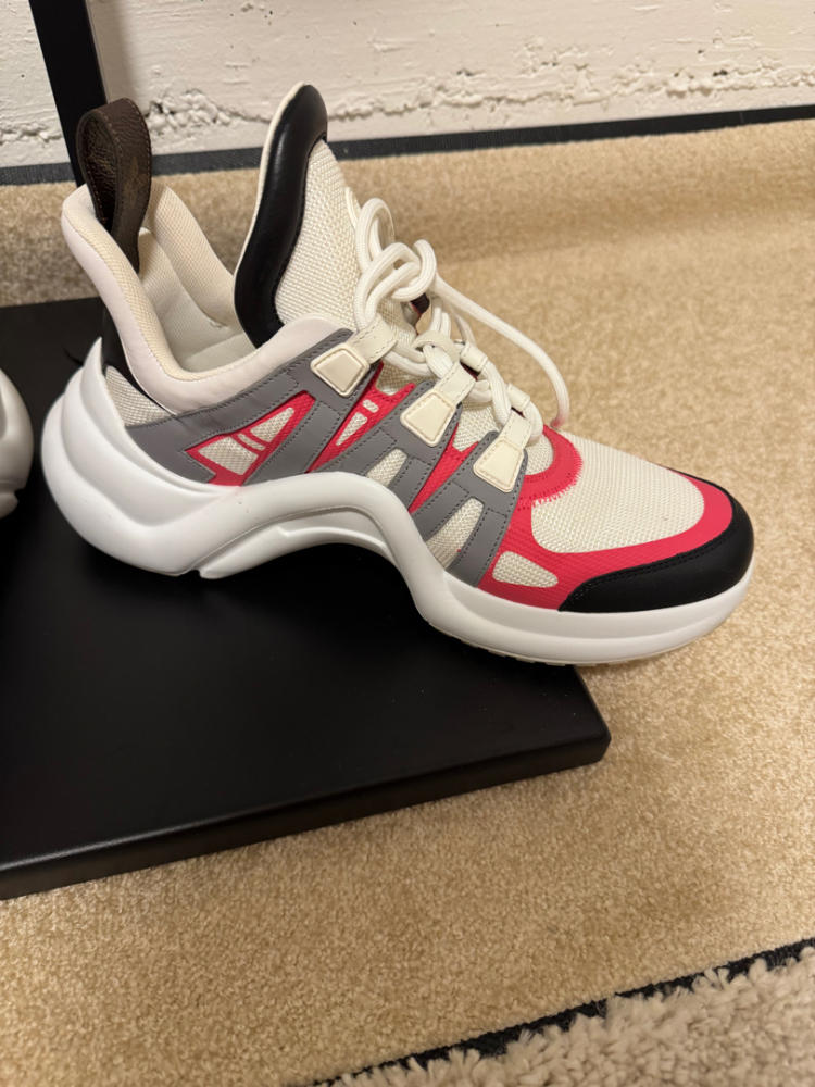 Louis Vuitton Baskets en cuir Archlight