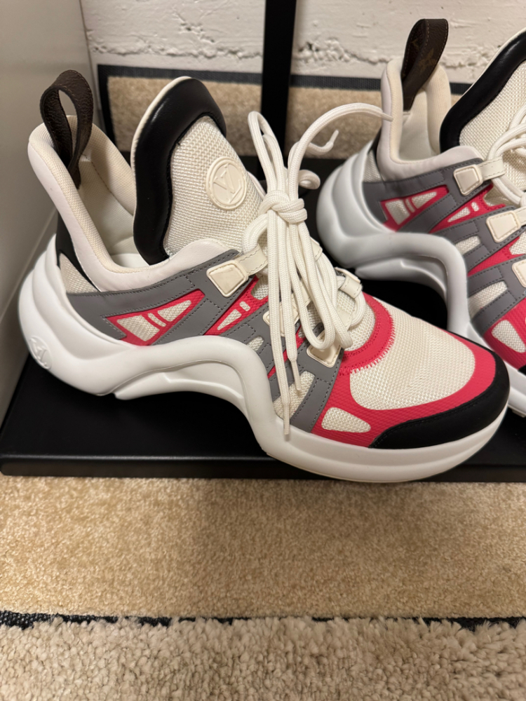 Louis Vuitton Baskets en cuir Archlight