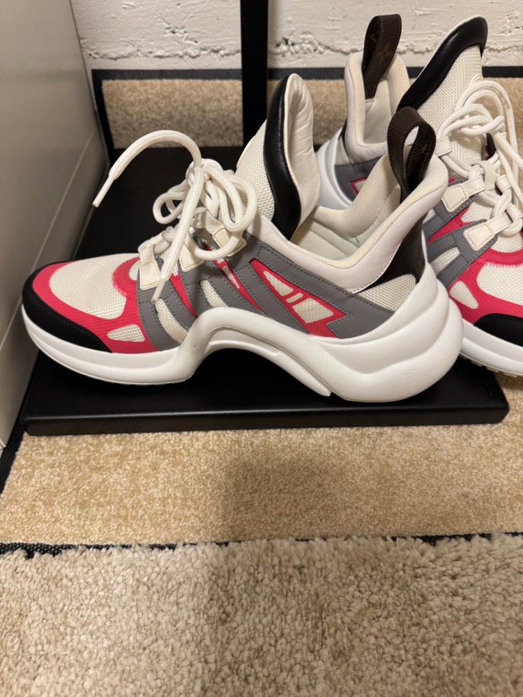 Louis Vuitton Baskets en cuir Archlight