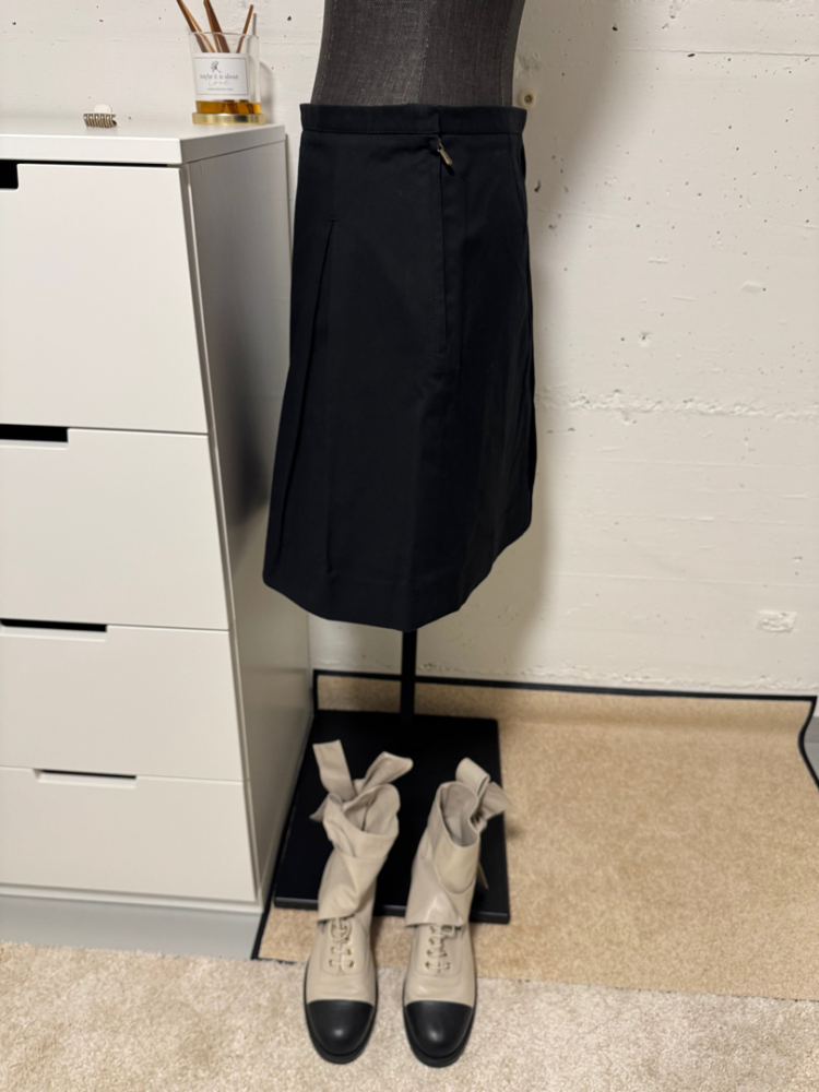 Louis Vuitton Midi length skirt