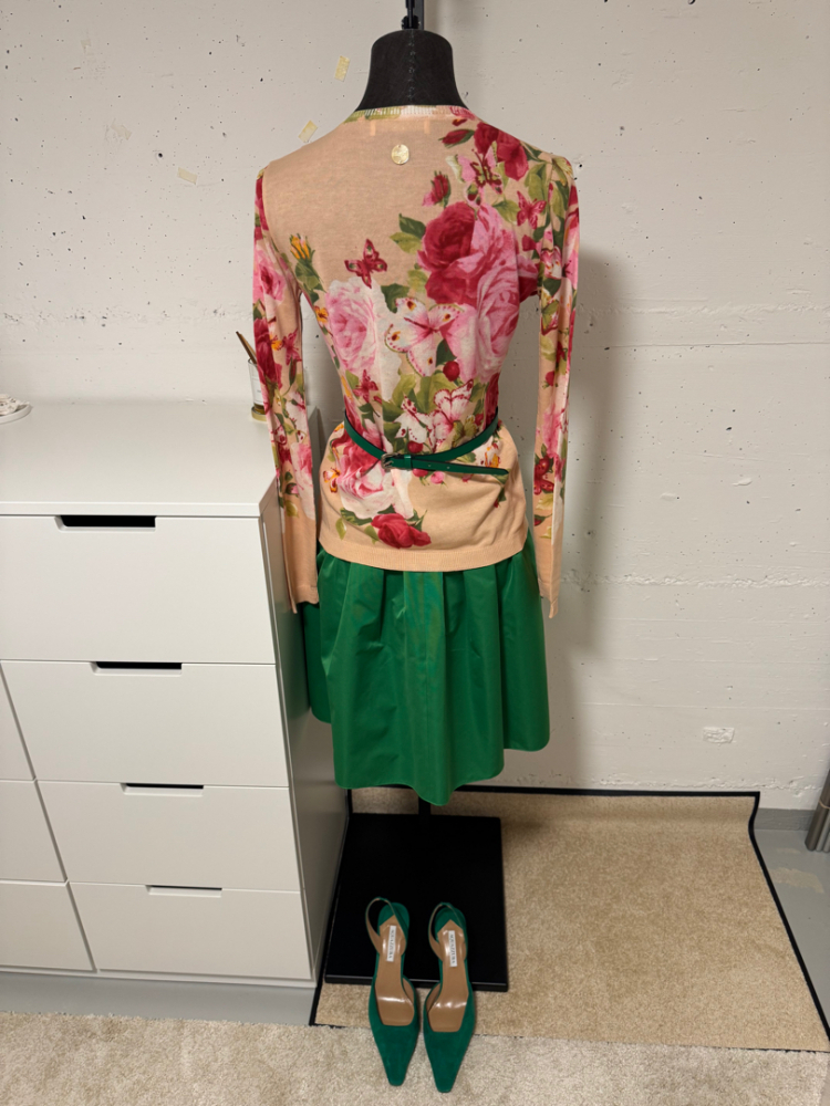 Blumarine Ensemble jupe et cardigan avec ceinture en cadeau