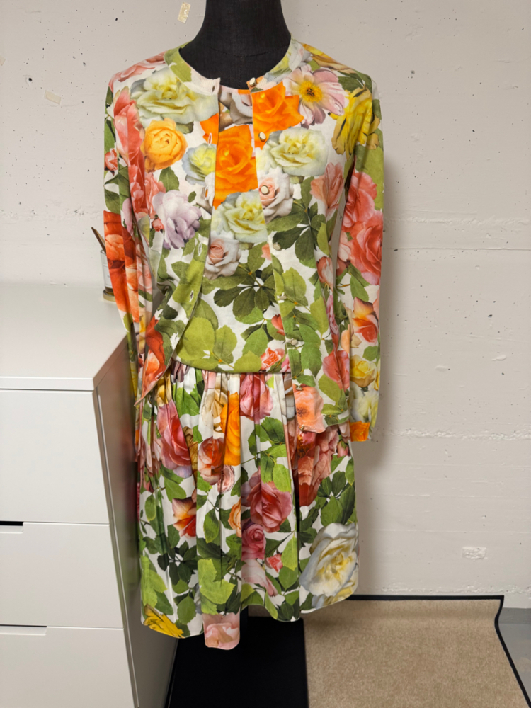 Blumarine Ensemble composé d'une jupe, d'un top sans manches et d'un cardigan