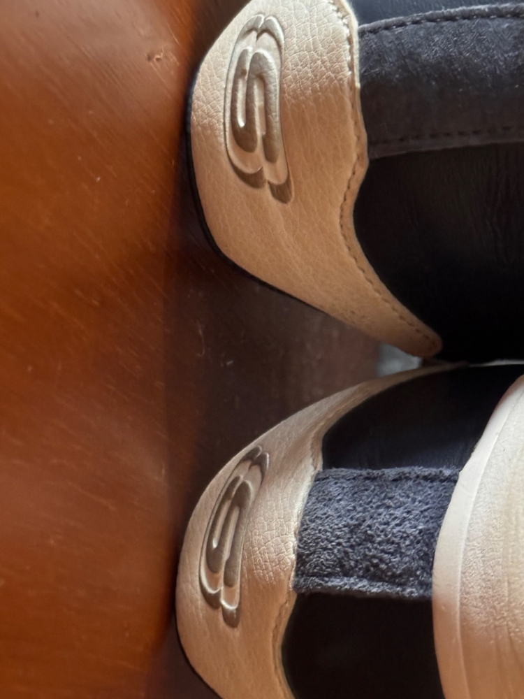 Sketchers Skechers Signature suede flat lace trainer cooled memory foam