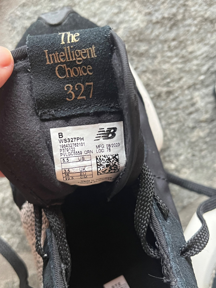 New Balance 327