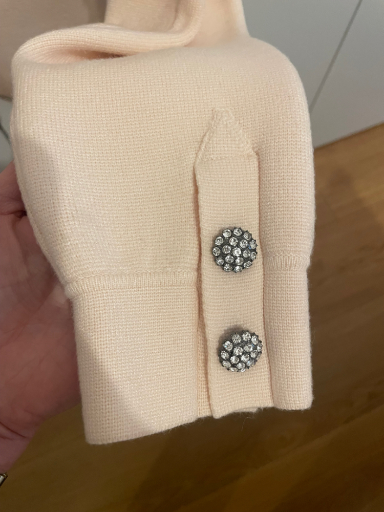 Tara Jarmon Strickjacke mit Schmuckknöpfen