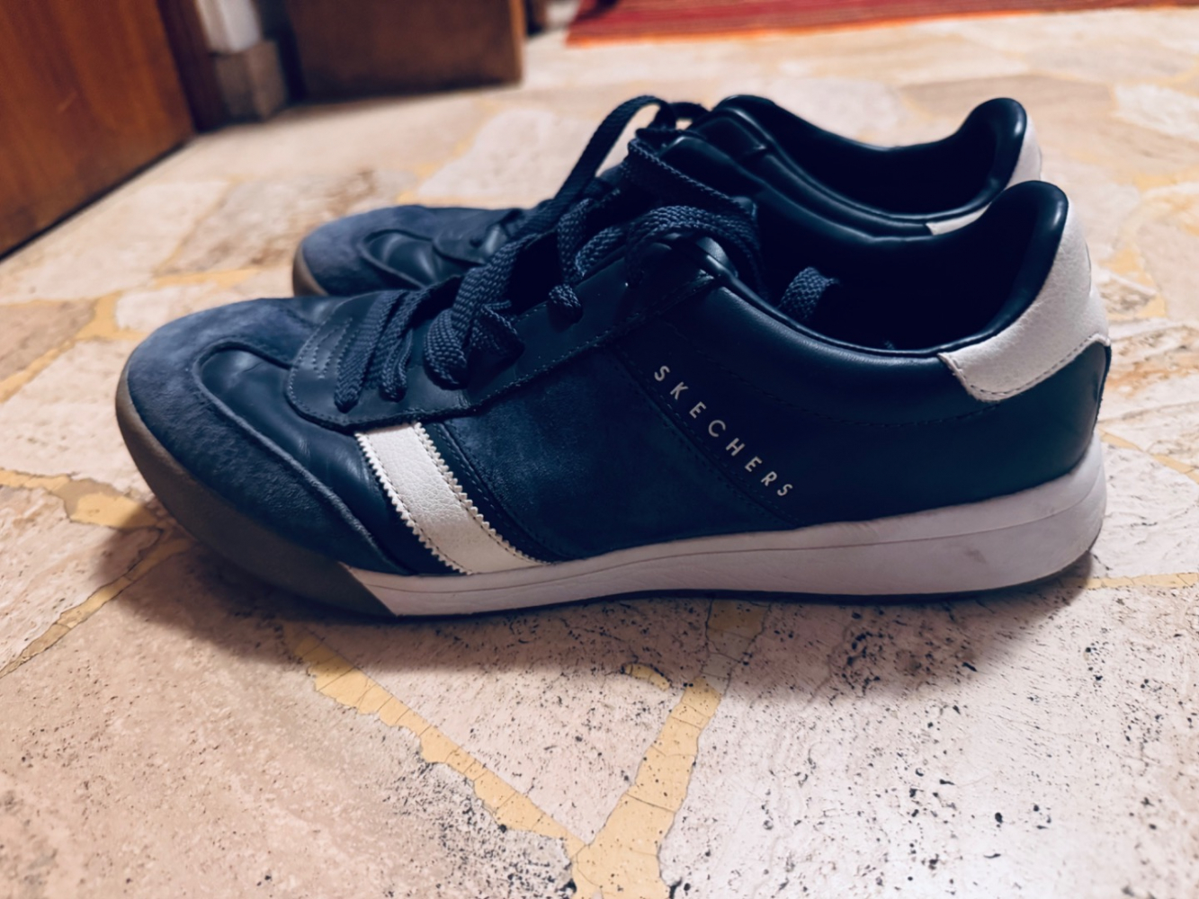 Sketchers Skechers Signature suede flat lace trainer cooled memory foam