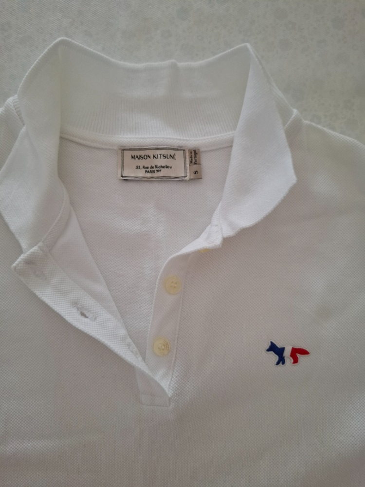 Maison Kitsuné Poloshirt mit Babyfuchs in Weiß