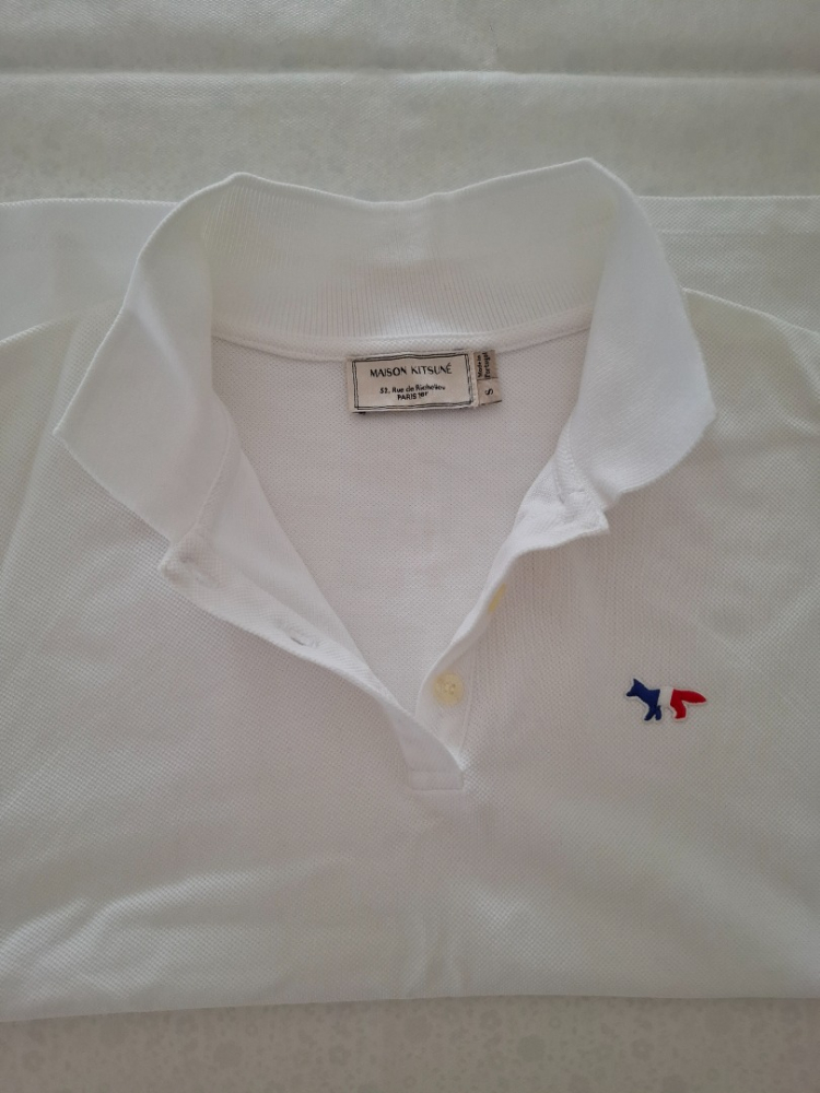 Maison Kitsuné Poloshirt mit Babyfuchs in Weiß