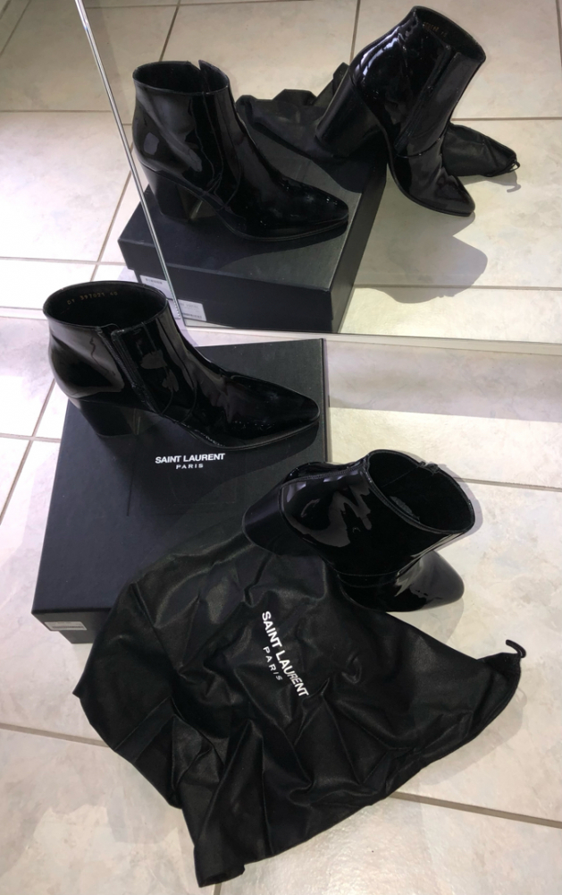 Saint Laurent Bottines en cuir verni 90