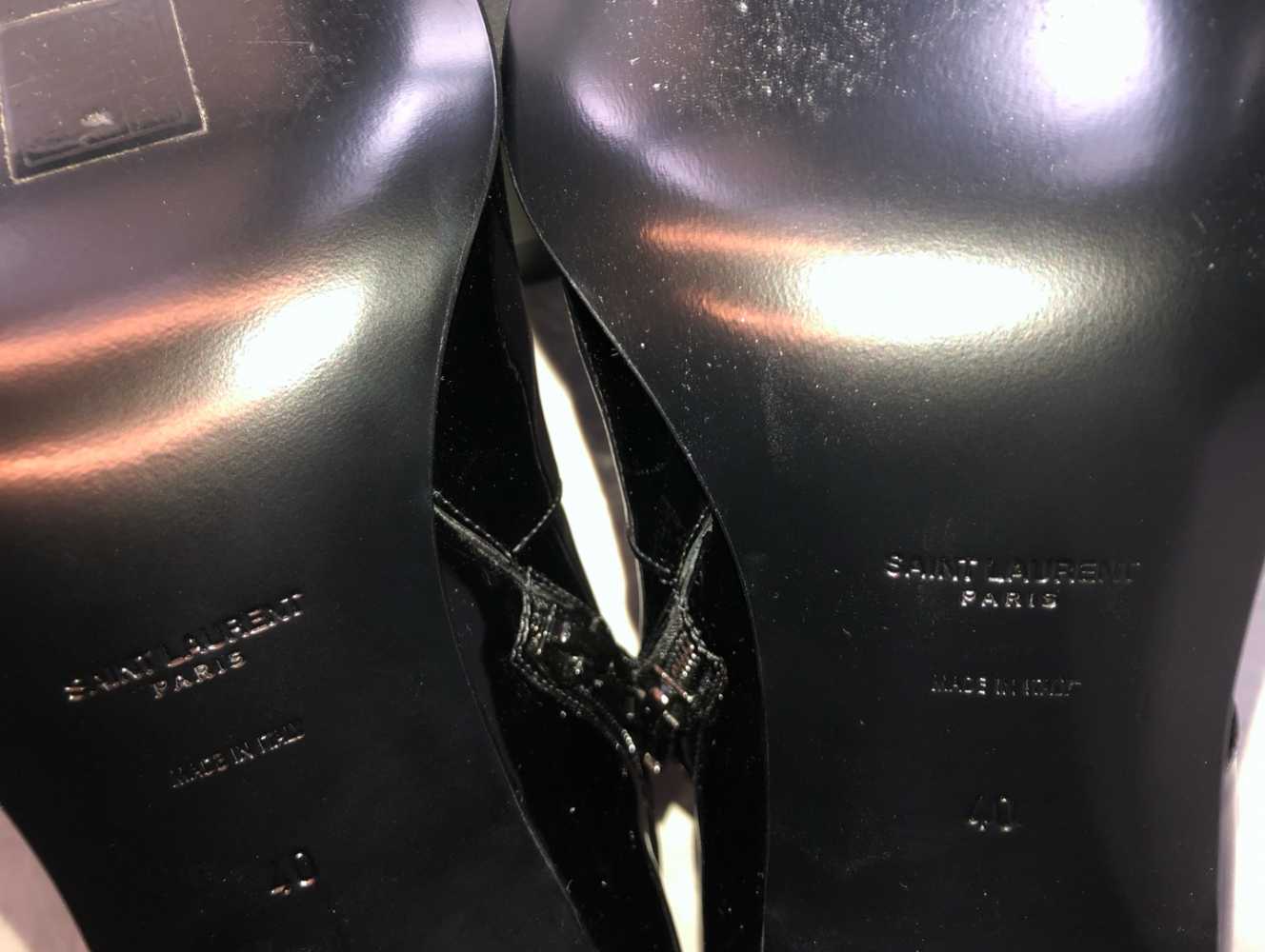 Saint Laurent Bottines en cuir verni 90